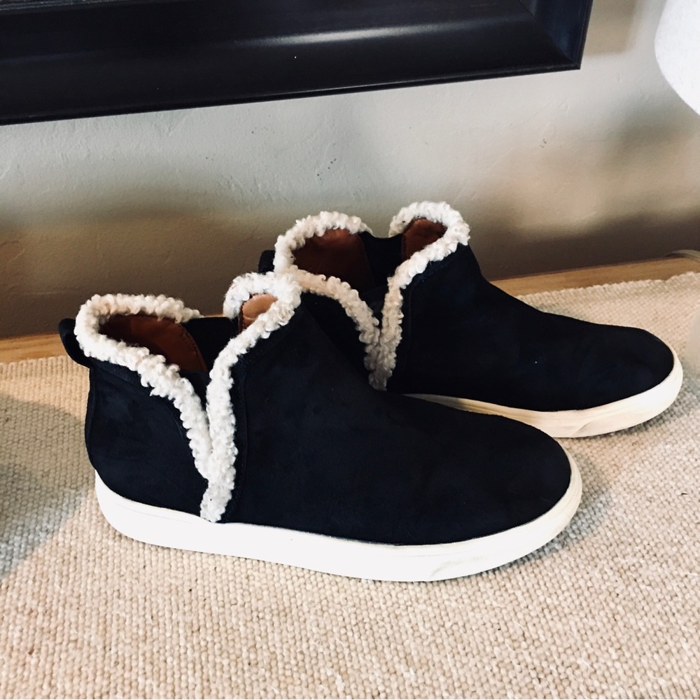 Lucky Brand athletic tennis shoes faux fur suede black white 8.5